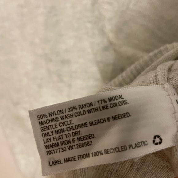 A New Day Lightweight V Neck Gray Sweater Size Small - Picture 7 of 7